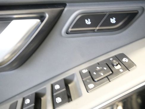 Used 2023 Kia Niro SX Touring image 32