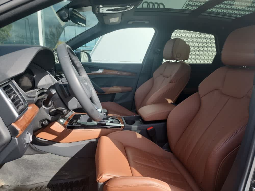 Used 2024 Audi Q5 e Premium Plus w/ Premium Plus Package AWD/4WD image 3
