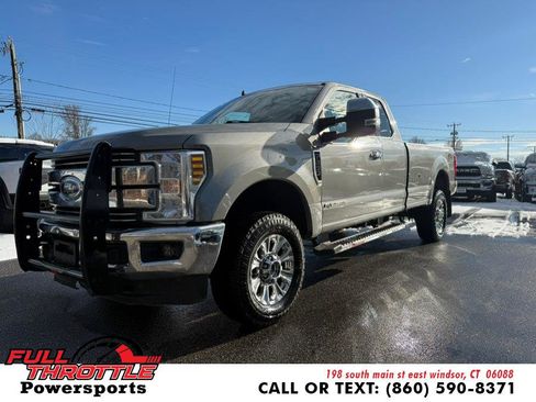 Used 2019 Ford F250 Lariat w/ Chrome Package image 4