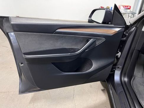 Used 2023 Tesla Model Y Long Range AWD/4WD image 24