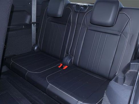 Certified 2023 Volkswagen Tiguan SE R-Line FWD image 18