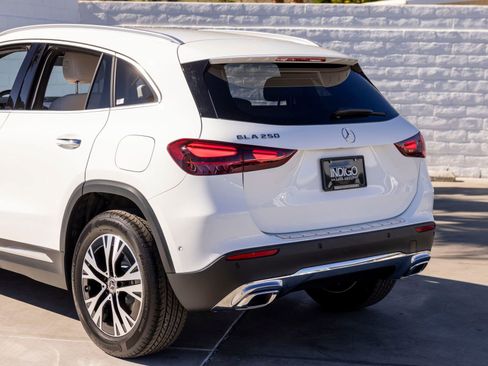 Used 2025 Mercedes-Benz GLA 250 image 10