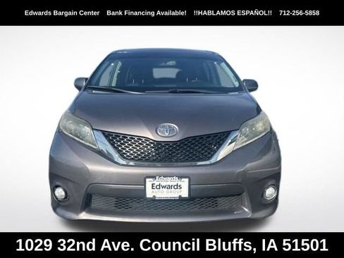 Used 2015 Toyota Sienna SE FWD image 2