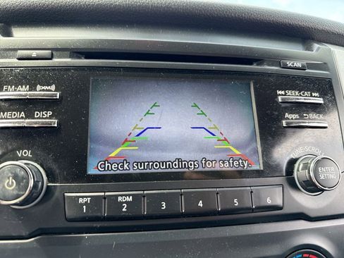 Used 2017 Nissan Titan SV image 17