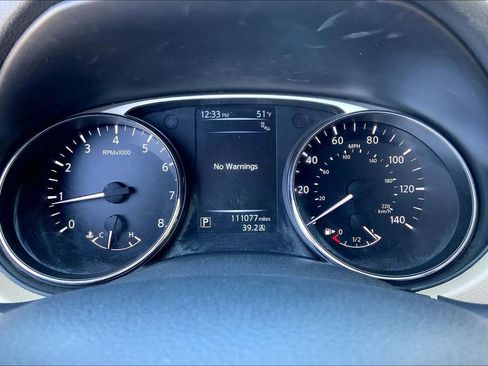 Used 2016 Nissan Rogue SV w/ SV Premium Package image 10