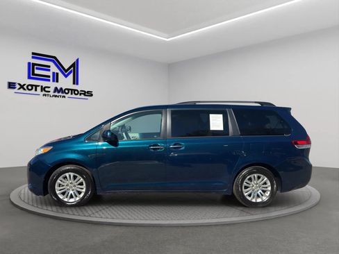 Used 2011 Toyota Sienna XLE w/ XLE Navigation Pkg FWD image 2