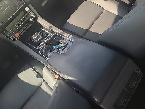 Used 2018 Jaguar F-PACE Premium AWD/4WD image 16