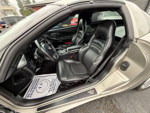 Used 1998 Chevrolet Corvette Coupe w/ Roof Pkg RWD image 10