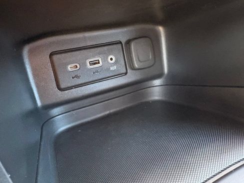 Used 2023 Chevrolet Equinox LT w/ Driver Convenience Package AWD/4WD image 18