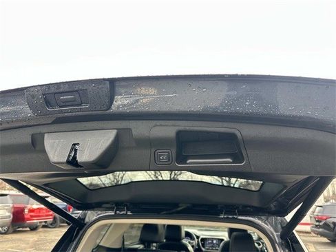 Used 2023 GMC Acadia Denali w/ Denali Technology Package image 16