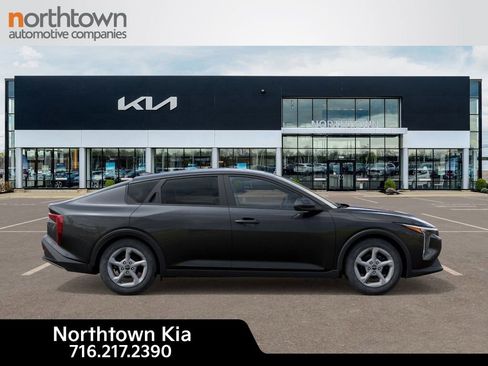 New 2025 Kia K4 LXS image 8