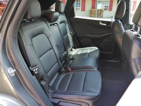 Certified 2025 Ford Escape Platinum AWD/4WD image 25