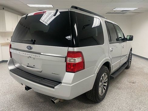 Used 2017 Ford Expedition XLT image 5