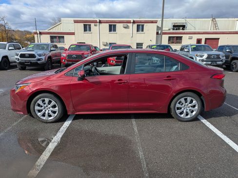 Used 2022 Toyota Corolla LE image 6
