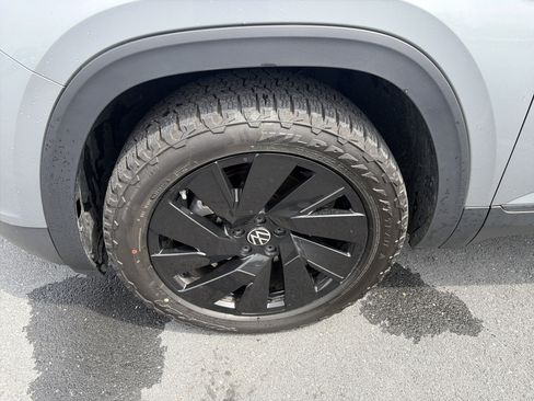 Used 2024 Volkswagen Atlas SE image 16