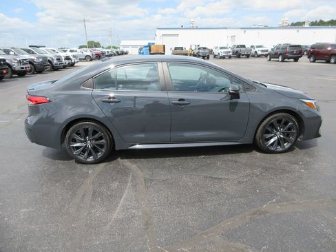 Used 2023 Toyota Corolla SE w/ Carpet Mat Package (TMS) FWD image 5