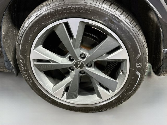 Used 2023 Audi Q4 e-tron Prestige AWD/4WD image 31
