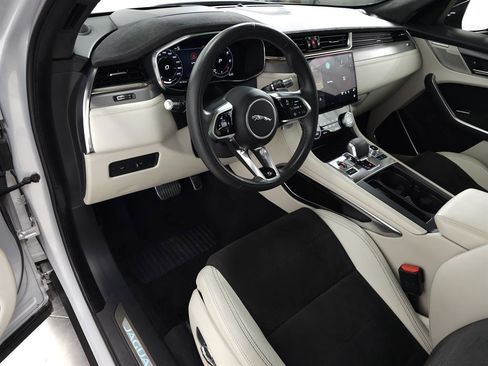Used 2021 Jaguar F-PACE SVR image 19