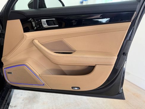 Used 2019 Porsche Panamera RWD image 38