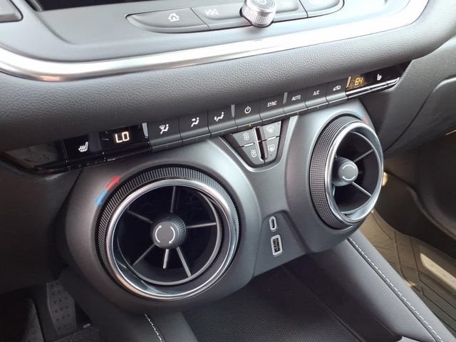 New 2026 Chevrolet Blazer LT w/ Midnight/Sport Edition FWD image 17