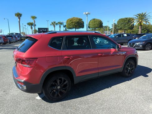 Used 2022 Volkswagen Taos SE w/ Panoramic Sunroof Package image 6