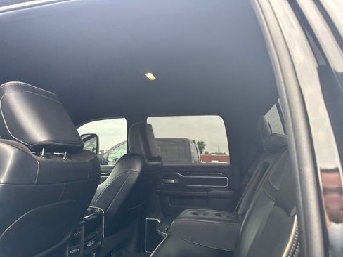 Used 2022 RAM 2500 Laramie w/ Night Edition AWD/4WD image 8