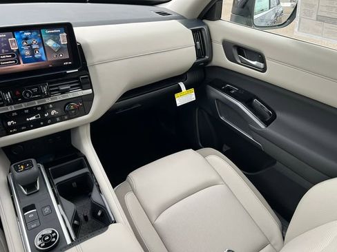 New 2026 Nissan Pathfinder SL image 31