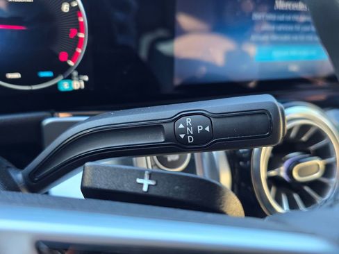 Used 2024 Mercedes-Benz GLB 250 4MATIC image 6