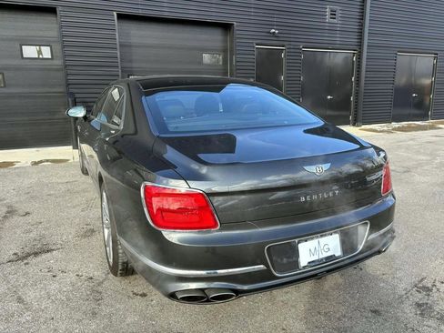 Used 2022 Bentley Flying Spur V8 image 21