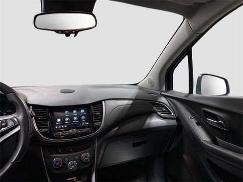 Used 2018 Chevrolet Trax LT w/ LT Convenience Package image 23