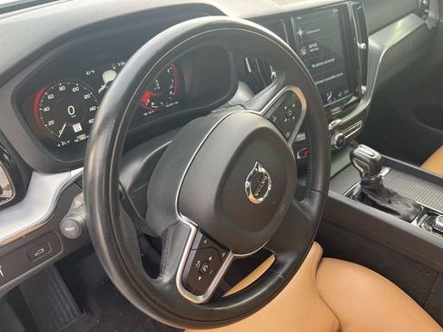 Used 2019 Volvo XC60 T5 Momentum w/ Multimedia Package image 15