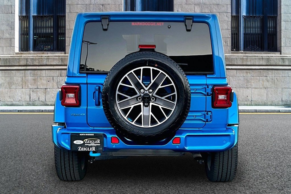 Used 2023 Jeep Wrangler Unlimited Sahara AWD/4WD image 4