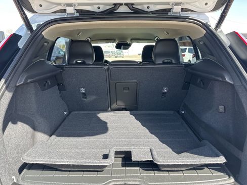 Used 2020 Volvo XC40 T5 Momentum image 14