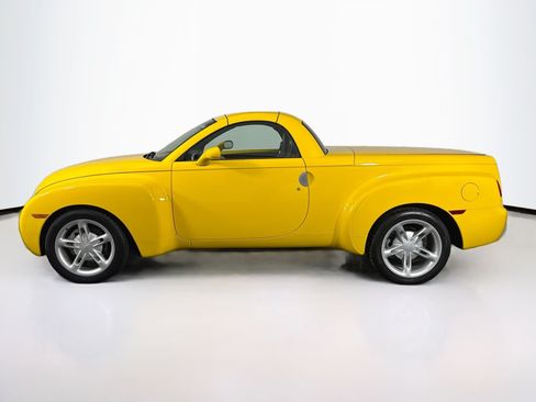 Used 2004 Chevrolet SSR RWD image 11