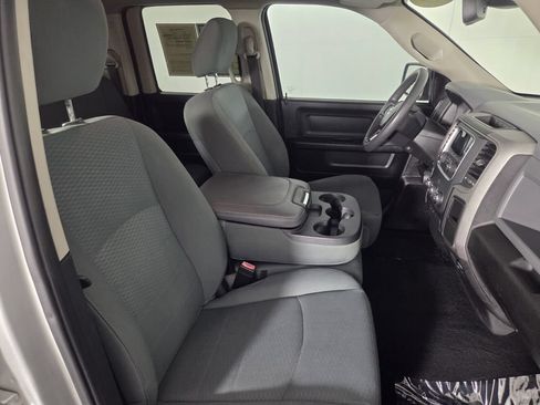 Used 2019 RAM 1500 Express RWD image 32