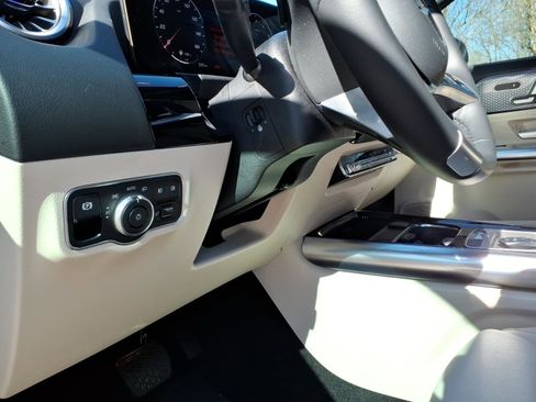 Certified 2025 Mercedes-Benz GLA 250 4MATIC image 15