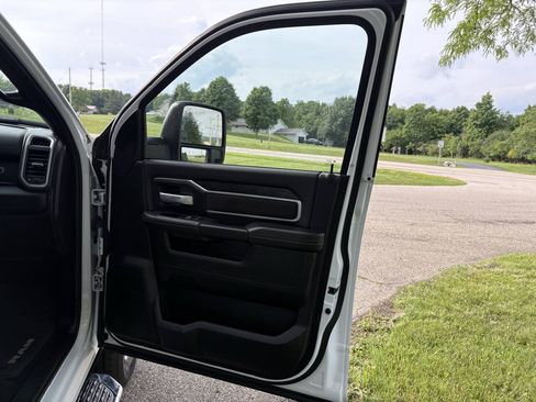 Used 2024 RAM 2500 Big Horn w/ Safety Group AWD/4WD image 37