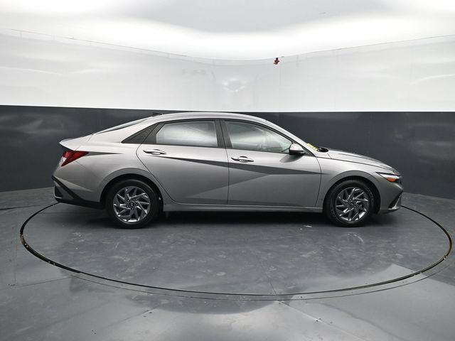 Used 2024 Hyundai Elantra SEL FWD image 10