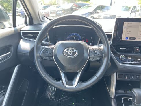 Used 2025 Toyota Corolla Cross XLE w/ Convenience Package AWD/4WD image 16