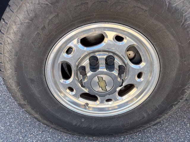 Used 2005 Chevrolet Silverado 2500 LT w/ Heavy-Duty Power Package AWD/4WD image 14