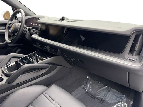 Used 2024 Porsche Cayenne Coupe image 53