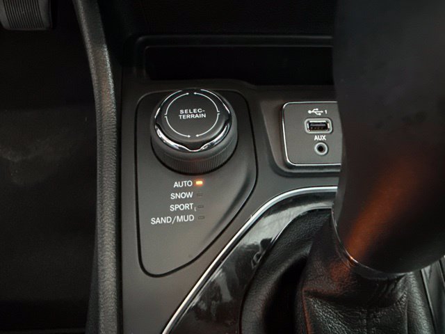 Used 2021 Jeep Cherokee Limited AWD/4WD image 33
