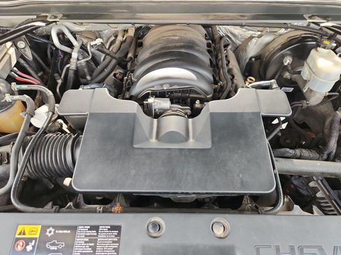 Used 2015 Chevrolet Suburban LS RWD image 18