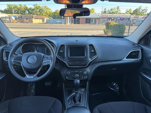 Used 2020 Jeep Cherokee Latitude FWD image 19