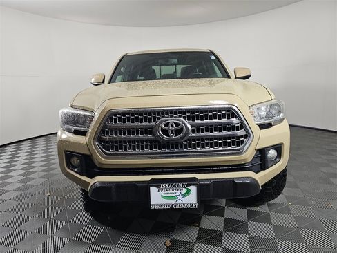 Used 2016 Toyota Tacoma TRD Off-Road w/ Towing Package image 2