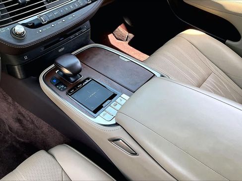Used 2020 Lexus LS 500 w/ Interior Upgrade Package RWD image 15