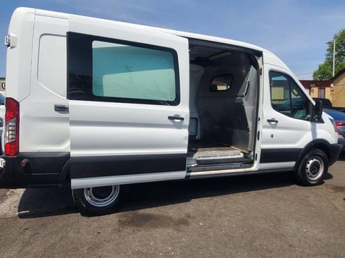 Used 2019 Ford Transit 250 148 Medium Roof RWD image 17