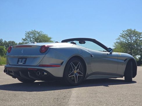 Used 2017 Ferrari California T RWD image 15
