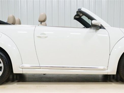 Used 2013 Volkswagen Beetle TDI FWD image 14