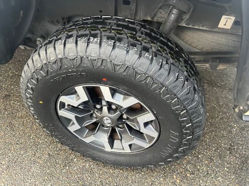 Used 2018 Toyota Tacoma SR RWD image 11